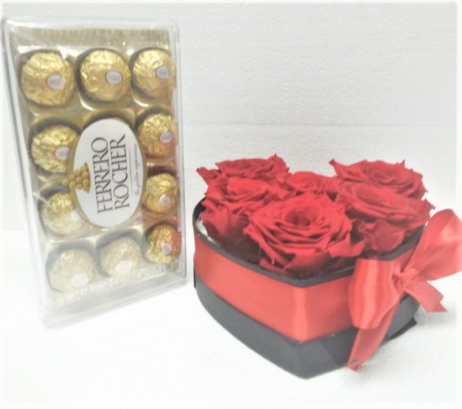  6 Rosas Preservadas en Caja Corazn y bombones Ferrero Rocher 150 grs