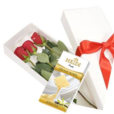 Caja de 03 Rosas ms Tableta de Chocolate Blanco Heidi Pure 80 Grs