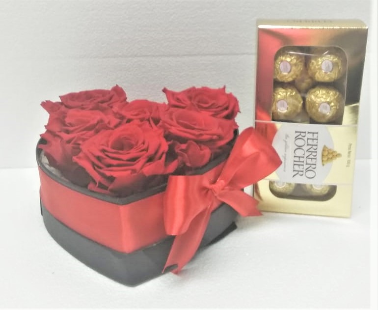 6 Rosas Preservadas en Caja Corazn y bombones Ferrero Rocher 100 grs